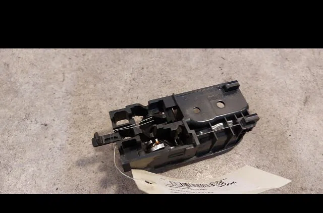 Poignee int porte ard Toyota COROLLA (_E12_) 1.4 d (nde120_) (2004-2007) 5 portes occasion