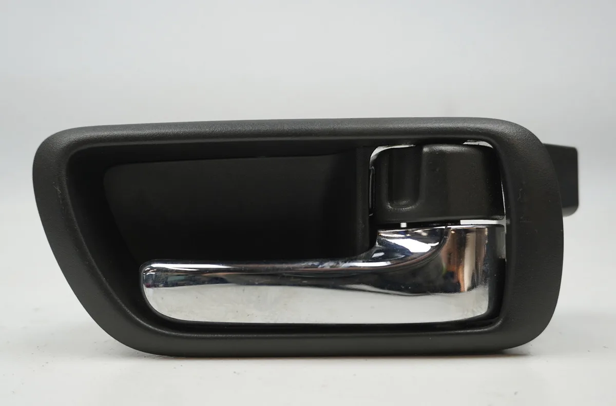 Poignee int porte ard Toyota COROLLA Verso (ZER_, ZZE12_, R1_) 2.2 d-4d (aur10_) (2005-2009) 5 portes occasion