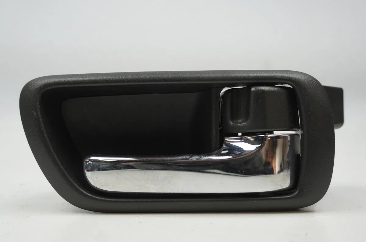 Poignee int porte ard Toyota COROLLA Verso (ZER_, ZZE12_, R1_) 2.2 d-4d (aur10_) (2005-2009) 5 portes occasion