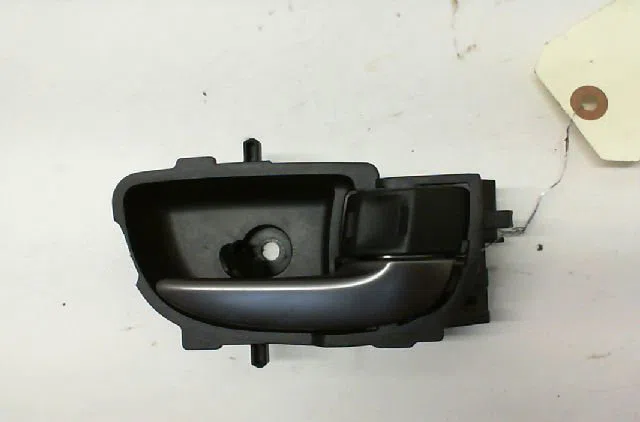 Poignee int porte ard TOYOTA YARIS III Phase 2 06-2014 occasion