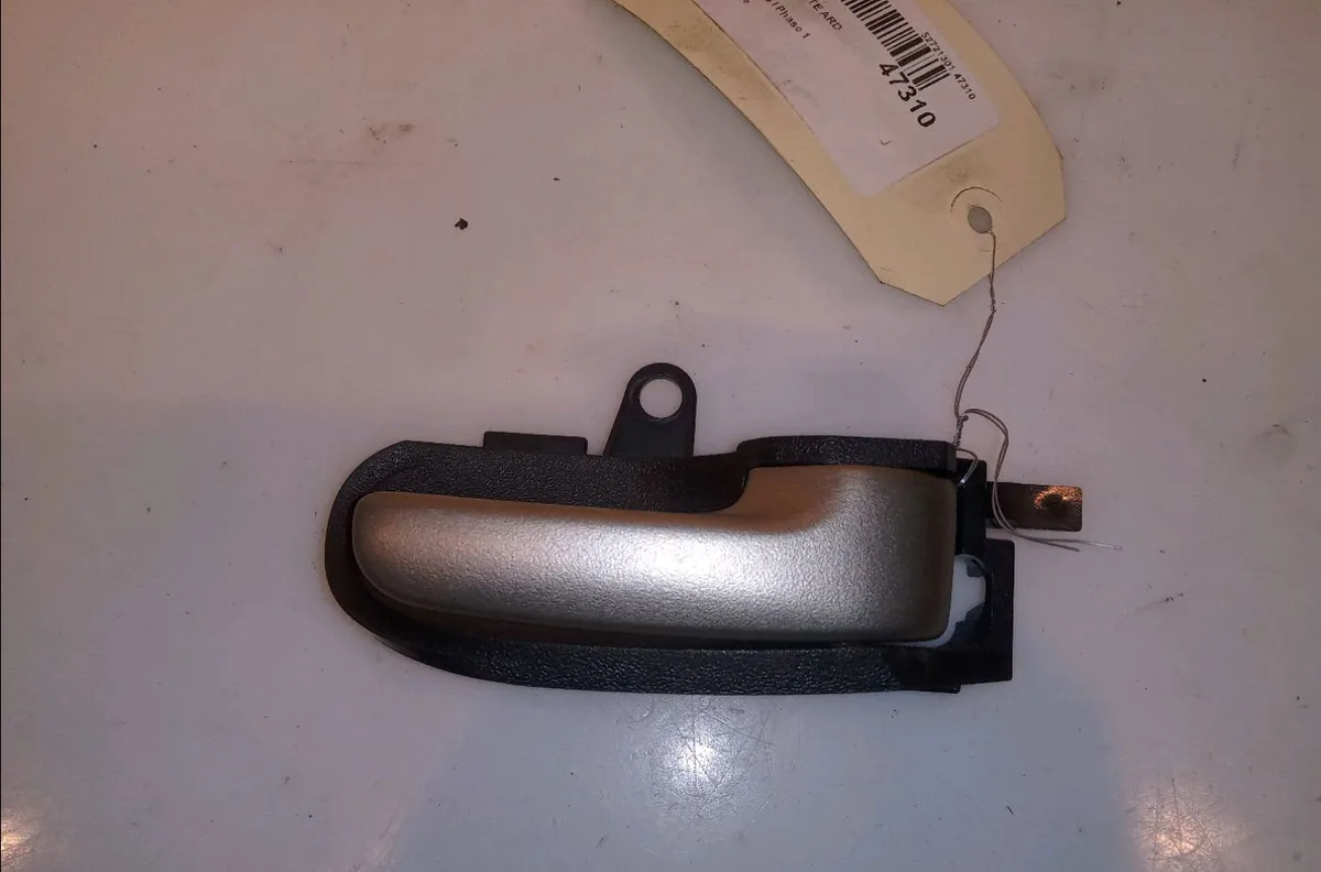 Poignee int porte ard Toyota YARIS (_P1_) 1.3 (scp12_, scp13_) (2002-2005) occasion