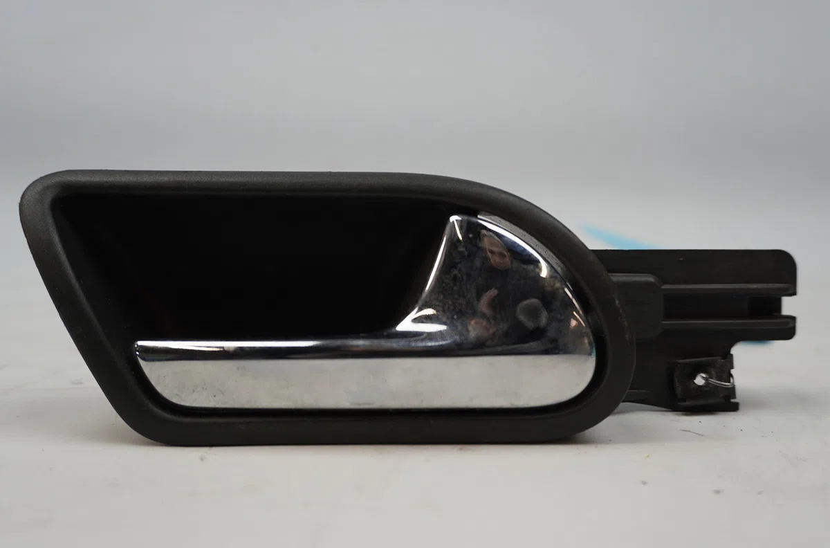 Poignee int porte ard Volkswagen GOLF V (1K1) 1.9 tdi (2003-2008) 5 portes occasion