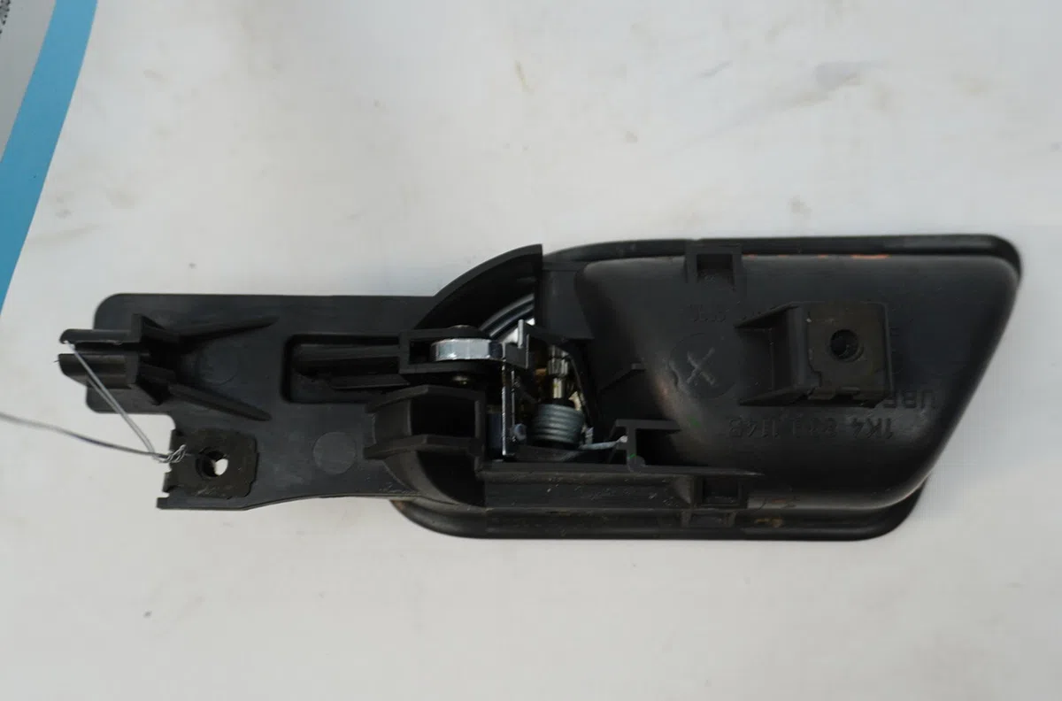 Poignee int porte ard Volkswagen GOLF V (1K1) 1.9 tdi (2003-2008) 5 portes occasion