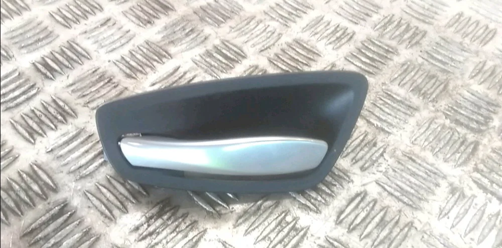 Poignee int porte arg Bmw 1 (E87) 118 d (2004-2007) 5 portes occasion
