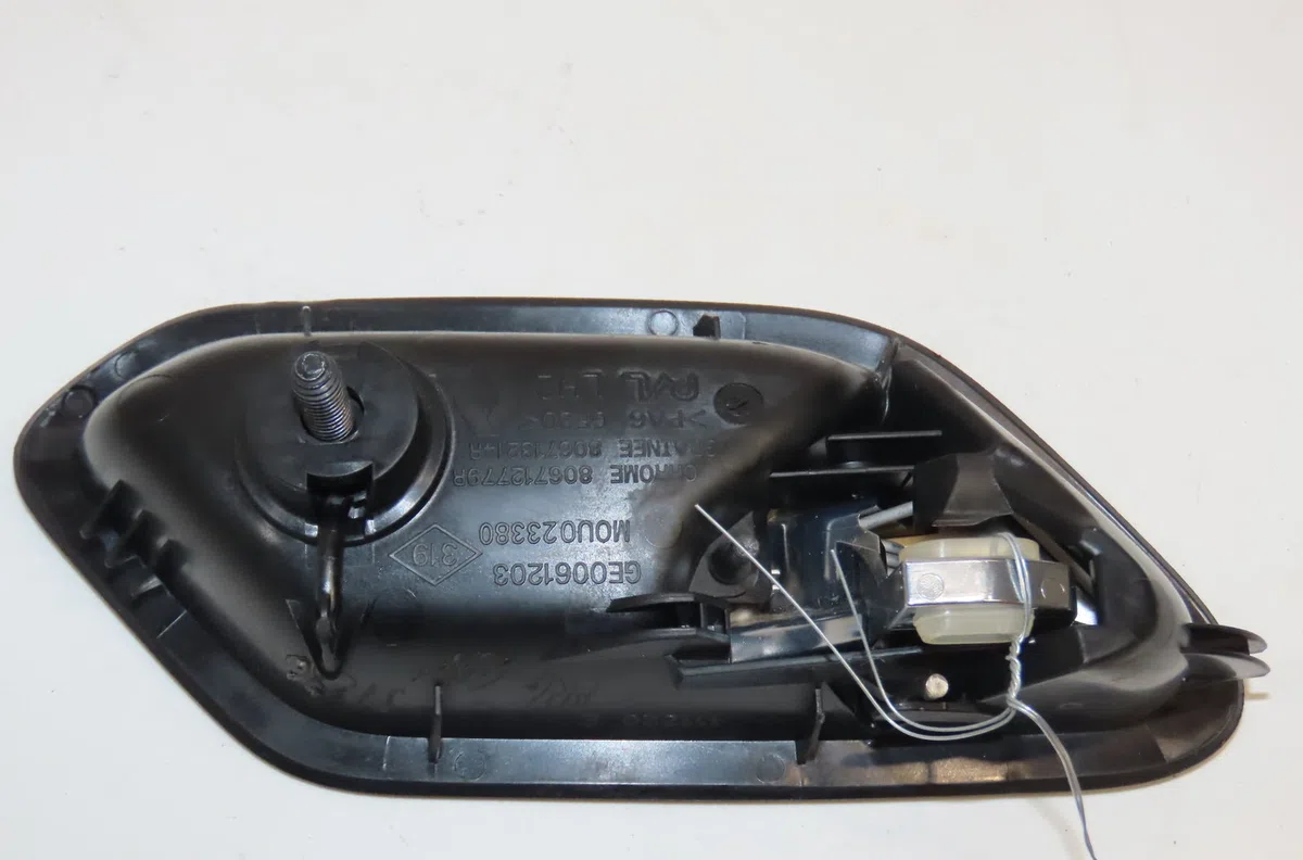 Poignee int porte arg Dacia SANDERO III Liberty 125 i.e. (m73) (2012) occasion