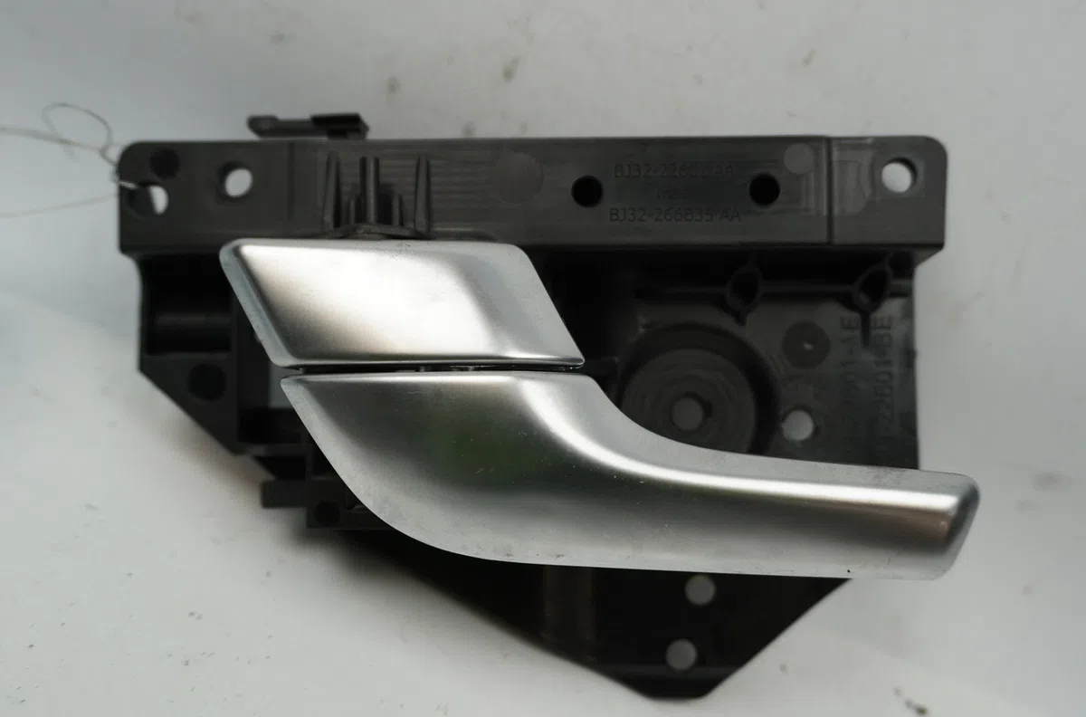 Poignee int porte arg Land rover RANGE ROVER EVOQUE (L538) 2.2 d 4x4 (2011-2019) occasion