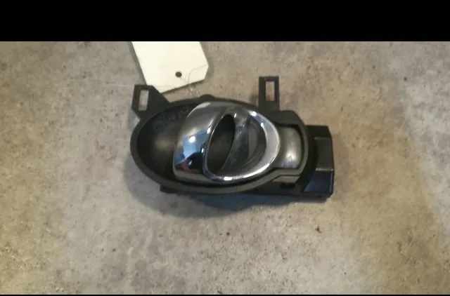 Poignee int porte arg Nissan JUKE (F15) 1.2 dig-t (2014) occasion