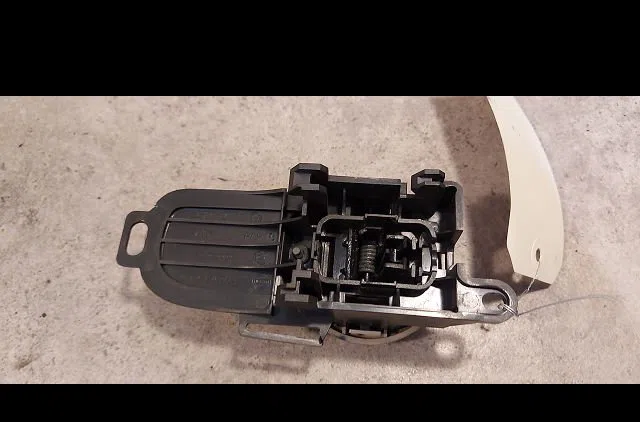 Poignee int porte arg Nissan MICRA III (K12) 1.2 16v (2003-2010) occasion