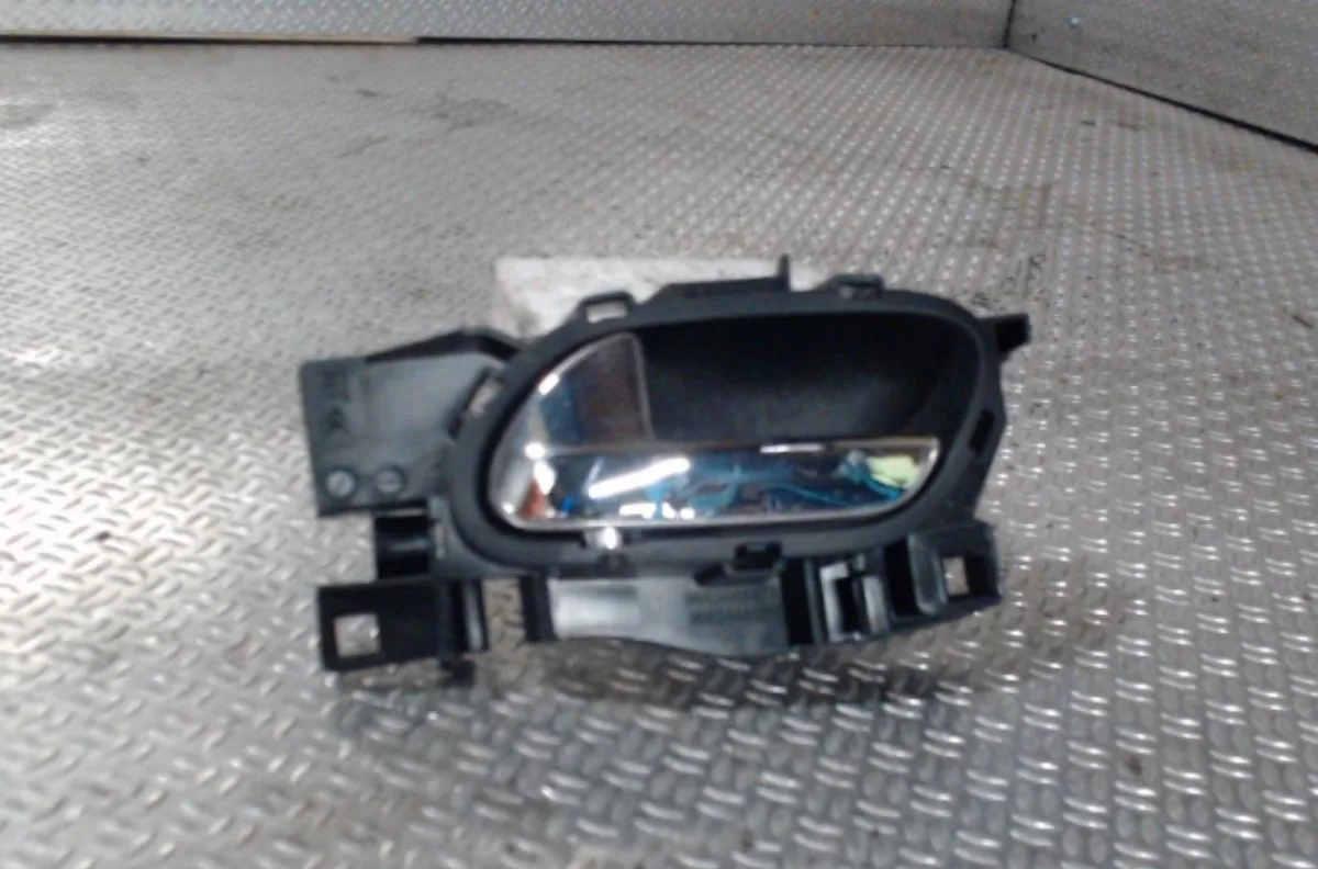 Poignee int porte arg Peugeot 3008 Monospace (0U_) 1.6 hdi (2009-2016) 5 portes occasion