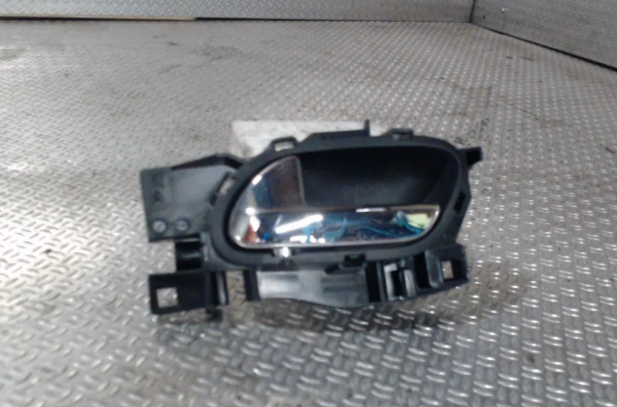 Poignee int porte arg Peugeot 3008 Monospace (0U_) 1.6 hdi (2009-2016) 5 portes occasion