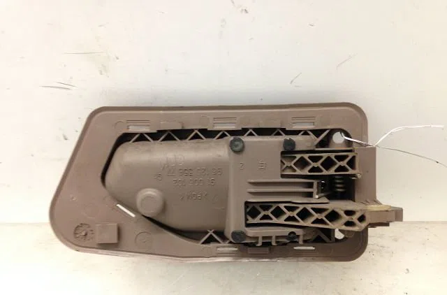 Poignee int porte arg Peugeot 306 3-5 portes (7A, 7C, N3, N5) 1.4 (1993-2001) 5 portes occasion