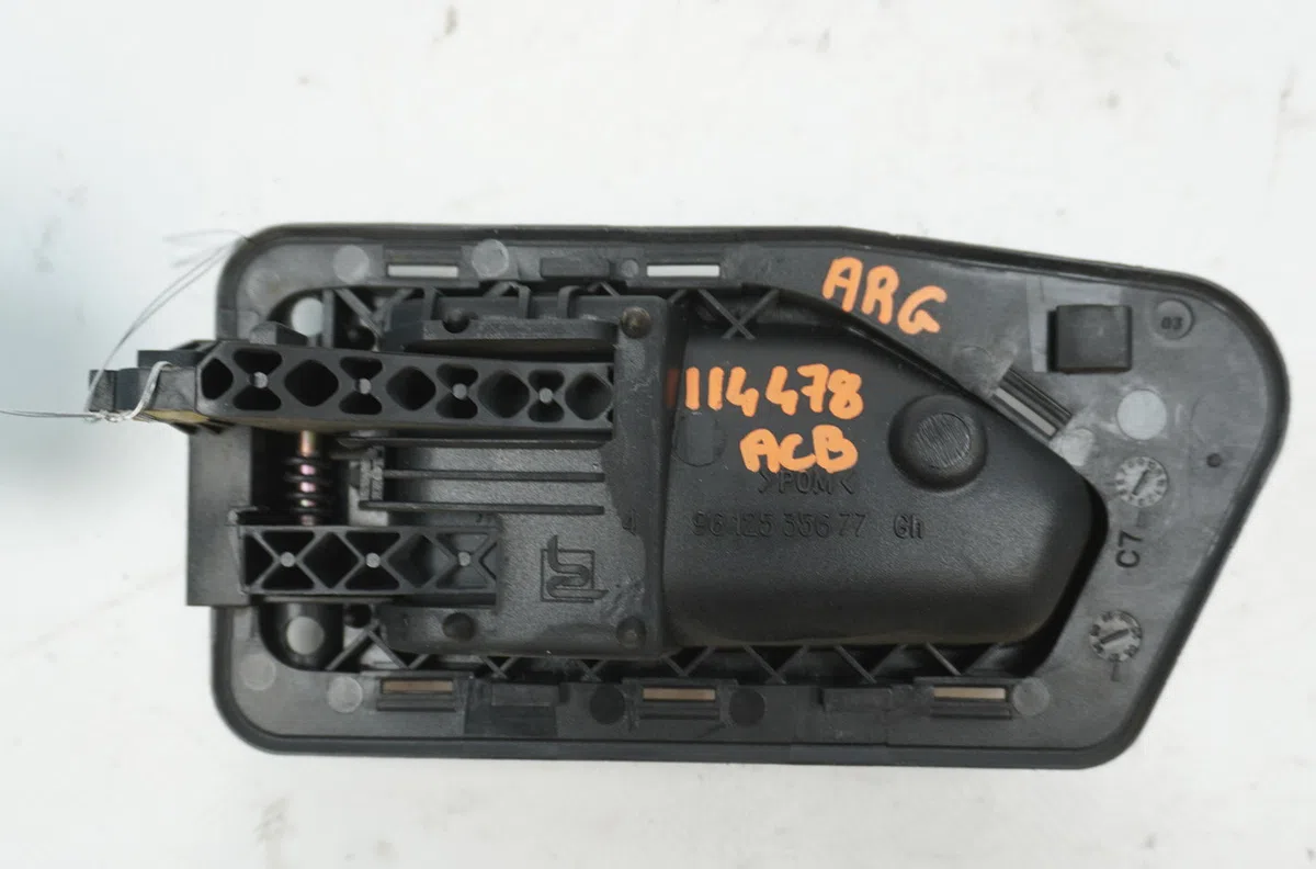 Poignee int porte arg Peugeot 306 3-5 portes (7A, 7C, N3, N5) 1.4 (1993-2001) 5 portes occasion