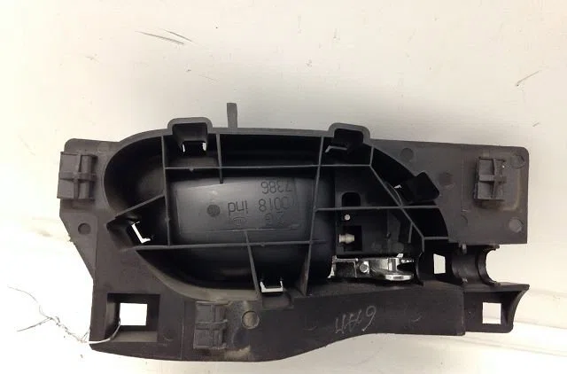 Poignee int porte arg Peugeot 407 SW (6E_) 1.6 hdi 110 (2004-2010) 5 portes occasion