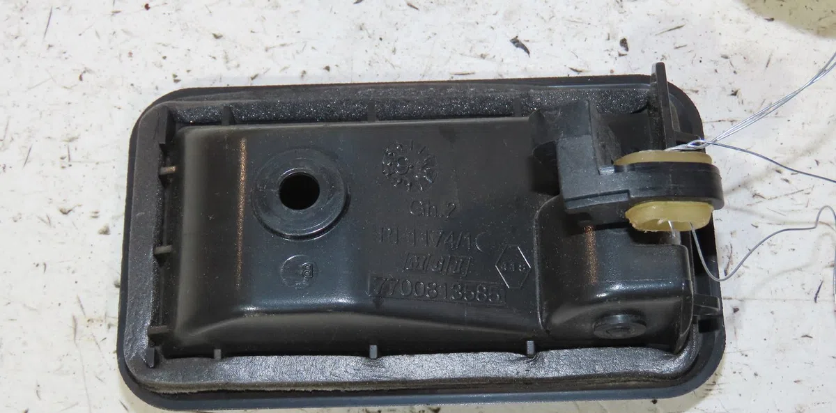 Poignee int porte arg Renault CLIO I (B-C57_, 5-357_) 1.9 d (b-c-s576, b-c-s57l) (1991-1998) occasion