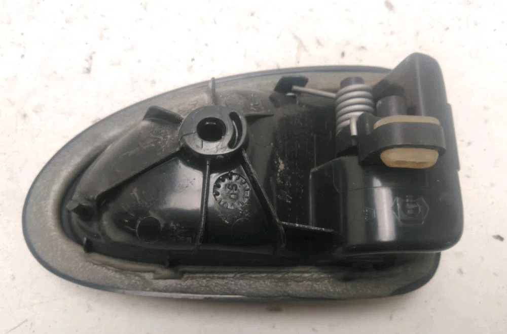Poignee int porte arg Renault CLIO II (BB_, CB_) 1.5 dci (b-cb08) (2001-2005) 5 portes occasion