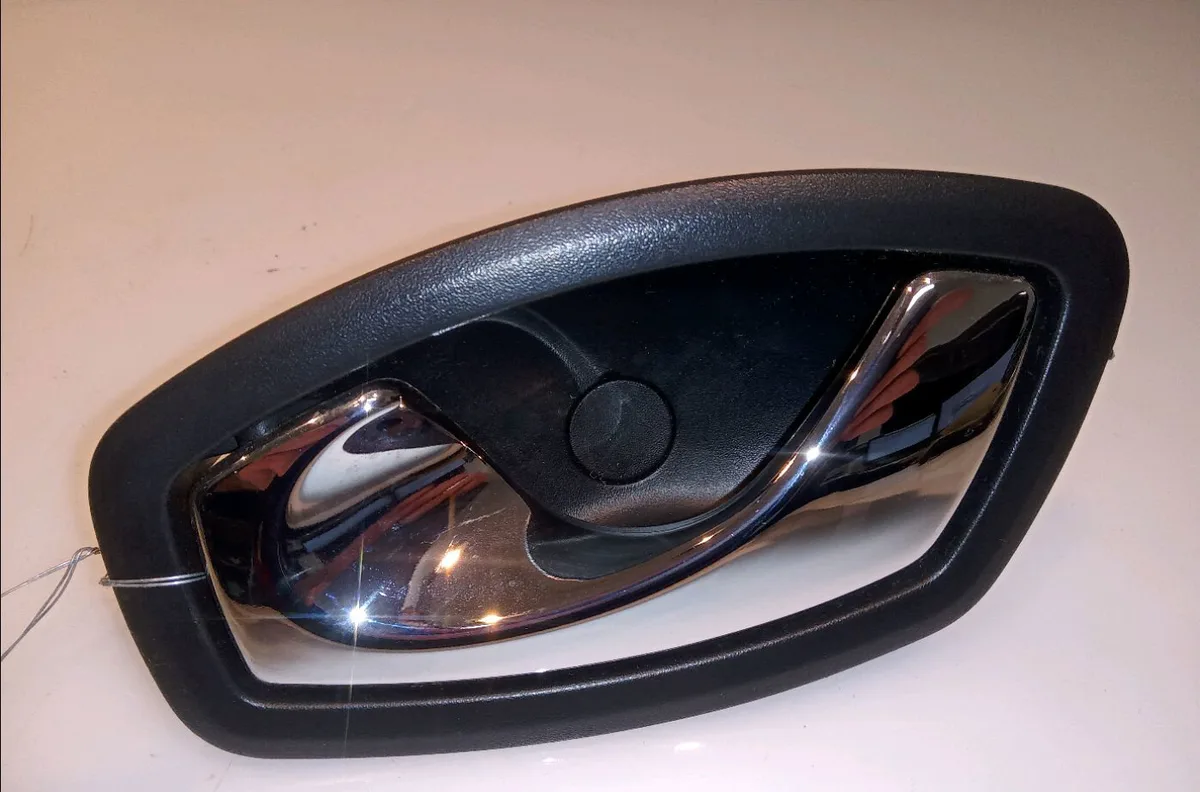 Poignee int porte arg Renault CLIO IV (BH_) 1.5 dci 90 (2012) 5 portes occasion