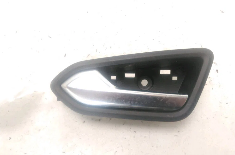 Poignee int porte arg Renault CLIO V (B7_) 1.0 tce 100 (b7mt) (2019) occasion