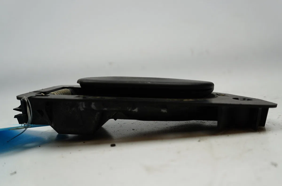 Poignee int porte arg Renault LAGUNA I (B56_, 556_) 2.0 (b56c-h-n) (1993-2001) occasion