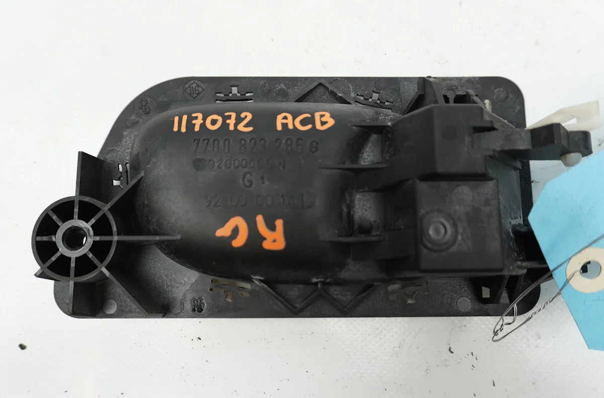 Poignee int porte arg Renault LAGUNA I (B56_, 556_) 2.0 (b56c-h-n) (1993-2001) occasion