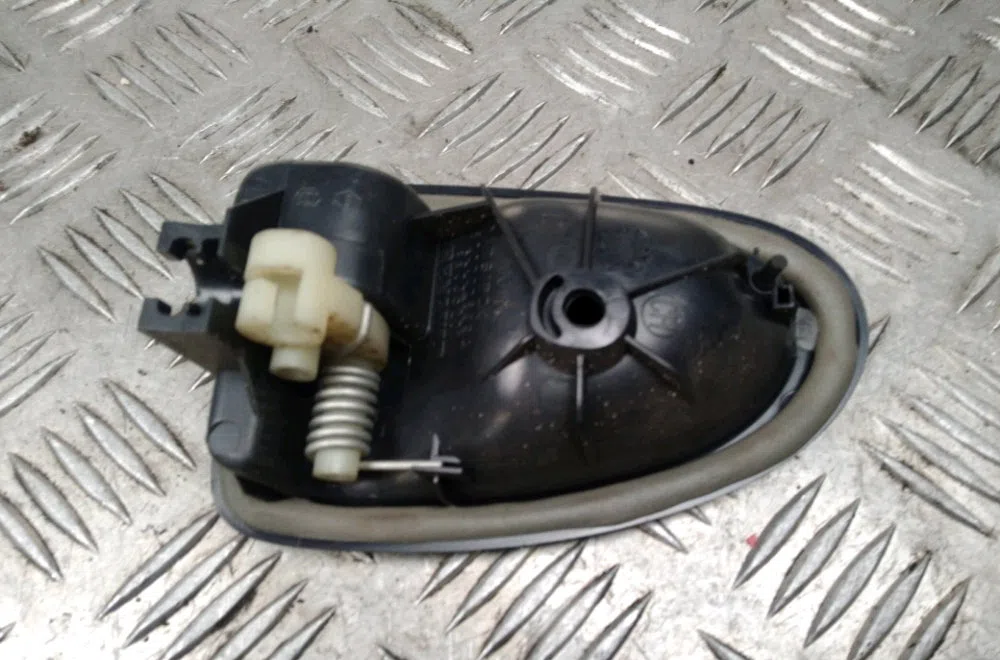 Poignee int porte arg Renault MEGANE I (BA0-1_) 1.9 dti (ba1u) (2001-2003) occasion