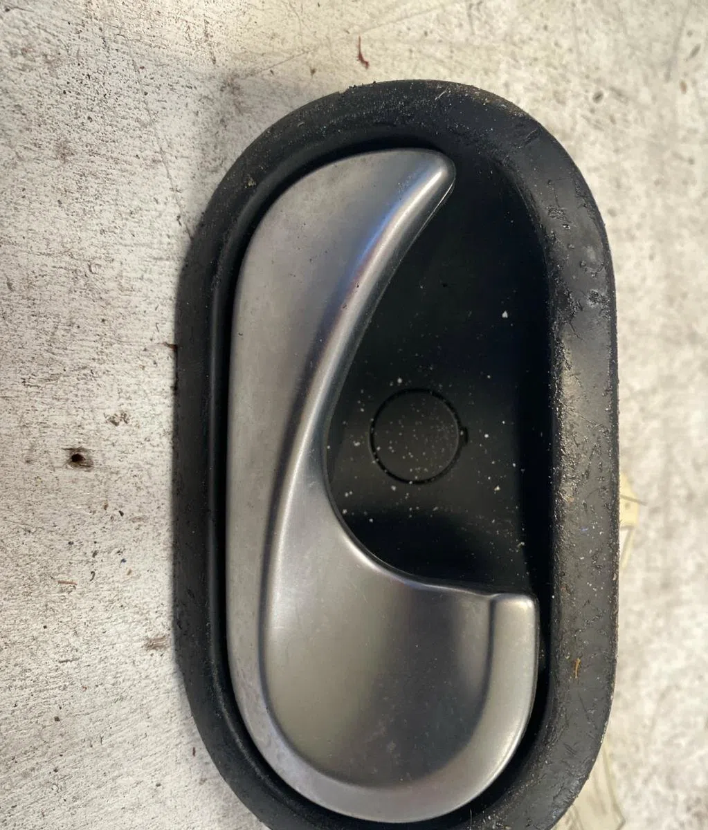 Poignee int porte arg Renault SCÉNIC II (JM0-1_) 1.9 dci (jm0g, jm12, jm1g, jm2c) (2003-2006) occasion