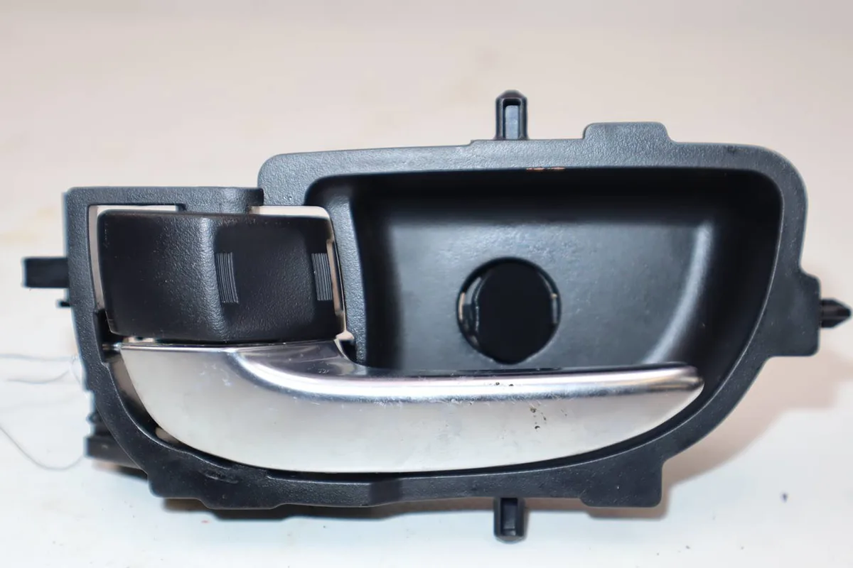 Poignee int porte arg Toyota AURIS (_E18_) 1.2 (nre185_) (2015-2018) occasion