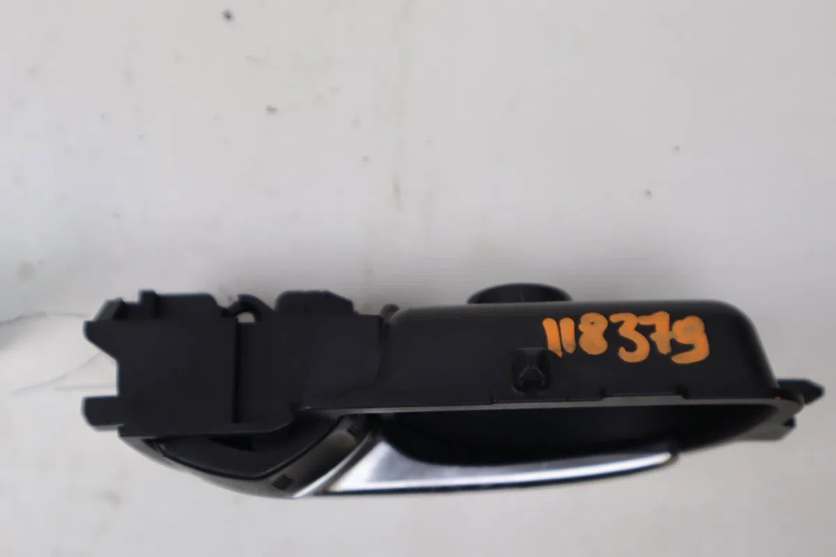 Poignee int porte arg Toyota AURIS (_E18_) 1.2 (nre185_) (2015-2018) occasion