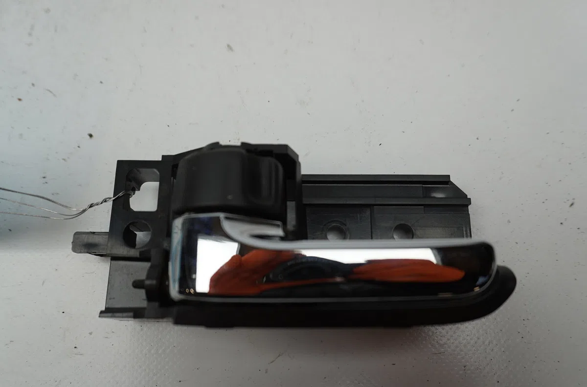 Poignee int porte arg Toyota COROLLA (_E12_) 1.4 d (nde120_) (2004-2007) 5 portes occasion