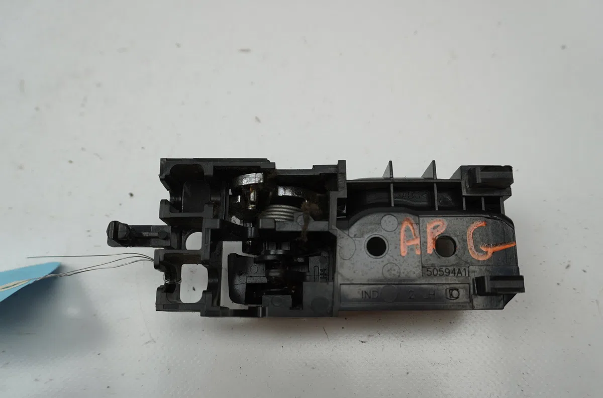 Poignee int porte arg Toyota COROLLA (_E12_) 1.4 d (nde120_) (2004-2007) 5 portes occasion