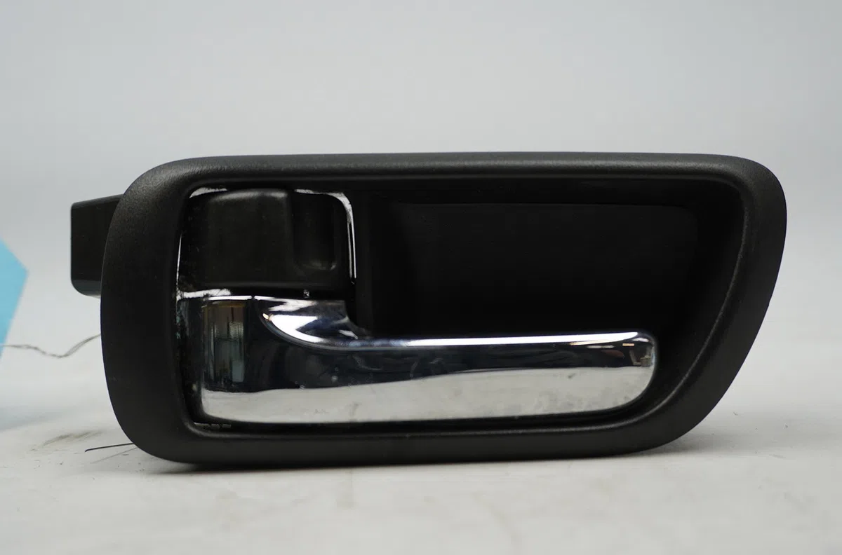 Poignee int porte arg Toyota COROLLA Verso (ZER_, ZZE12_, R1_) 2.2 d-4d (aur10_) (2005-2009) 5 portes occasion