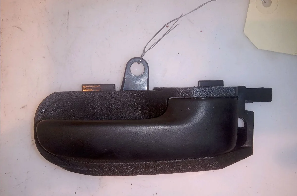 Poignee int porte arg Toyota YARIS (_P1_) 1.4 d-4d (nlp10_) (2001-2005) occasion