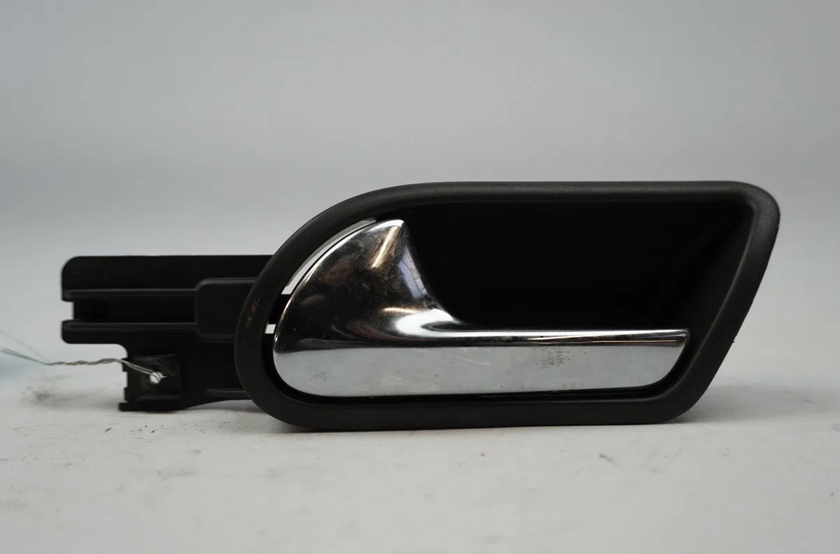 Poignee int porte arg Volkswagen GOLF V (1K1) 1.9 tdi (2003-2008) 5 portes occasion
