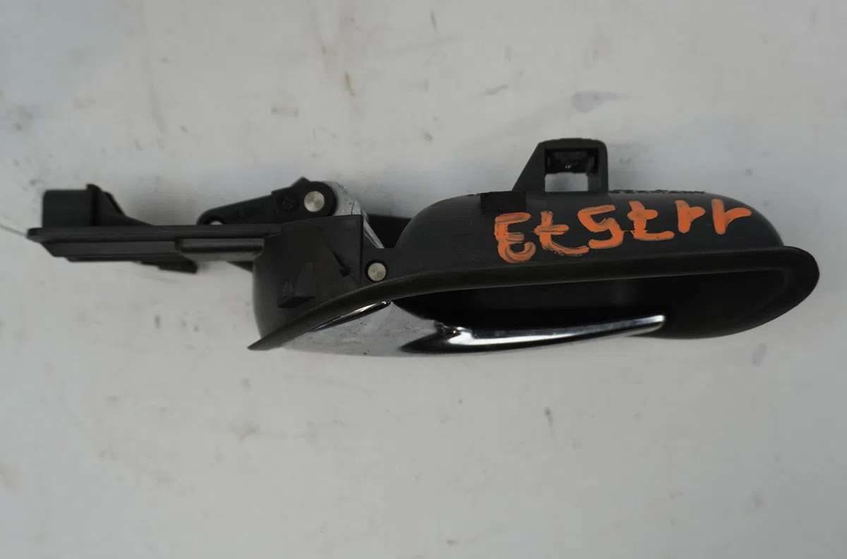 Poignee int porte arg Volkswagen GOLF V (1K1) 1.9 tdi (2003-2008) 5 portes occasion