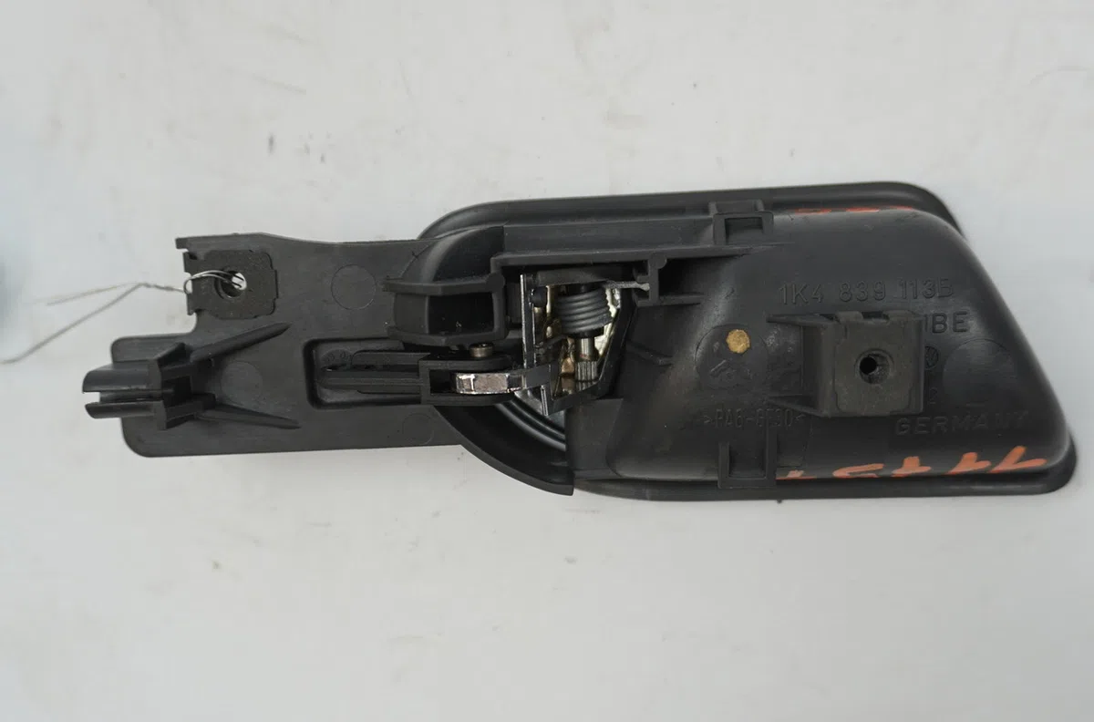 Poignee int porte arg Volkswagen GOLF V (1K1) 1.9 tdi (2003-2008) 5 portes occasion