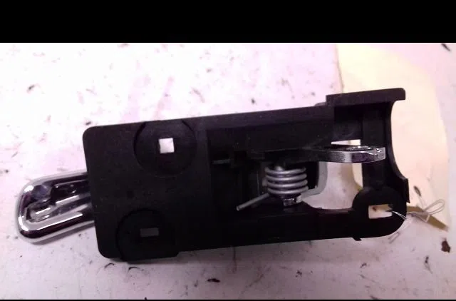 Poignee int porte avd Alfa romeo 147 (937_) 1.6 16v t.spark (937.axa1a, 937.axb1a, 937.bxb1a) (2001-2010) occasion
