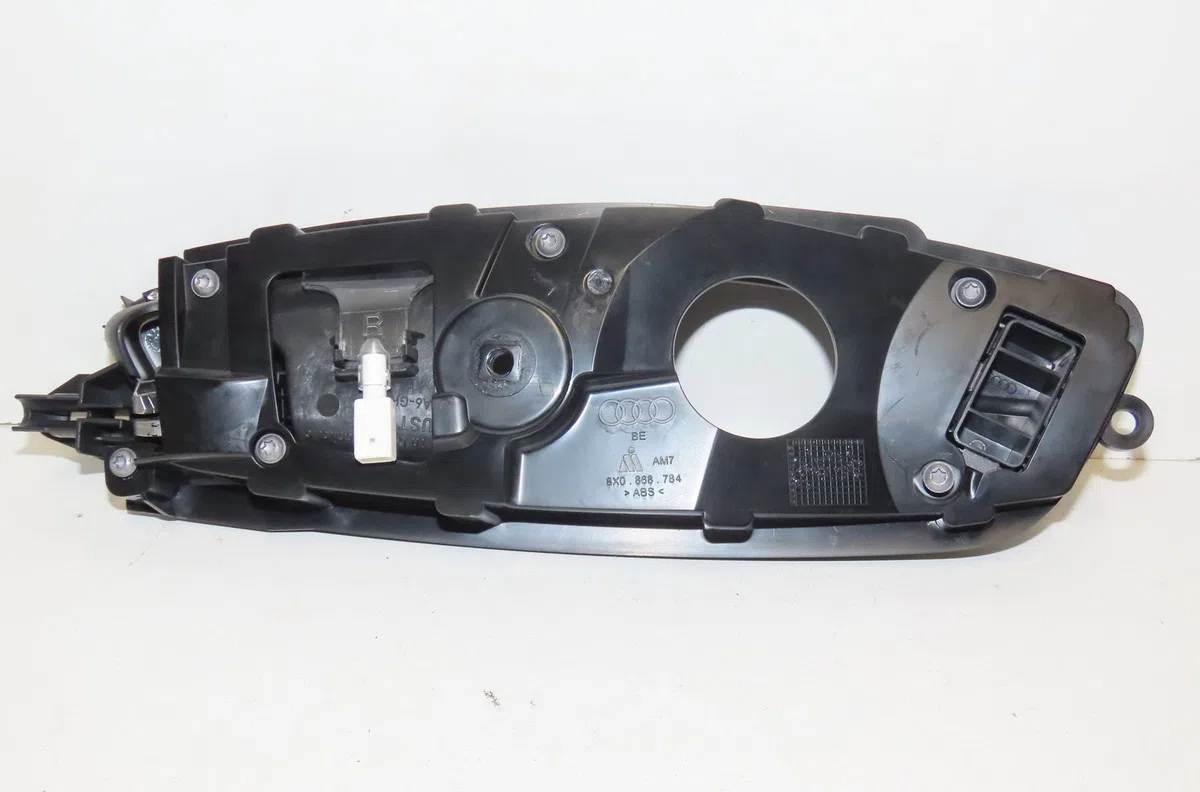 Poignee int porte avd Audi A1 Sportback (8XA, 8XF) 1.4 tfsi (2011-2015) occasion