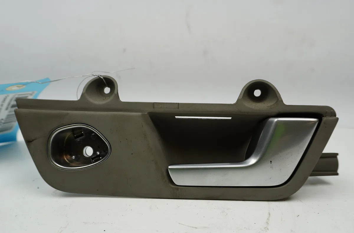 Poignee int porte avd Audi A4 B7 Avant (8ED) 2.0 tdi 16v (2004-2008) occasion