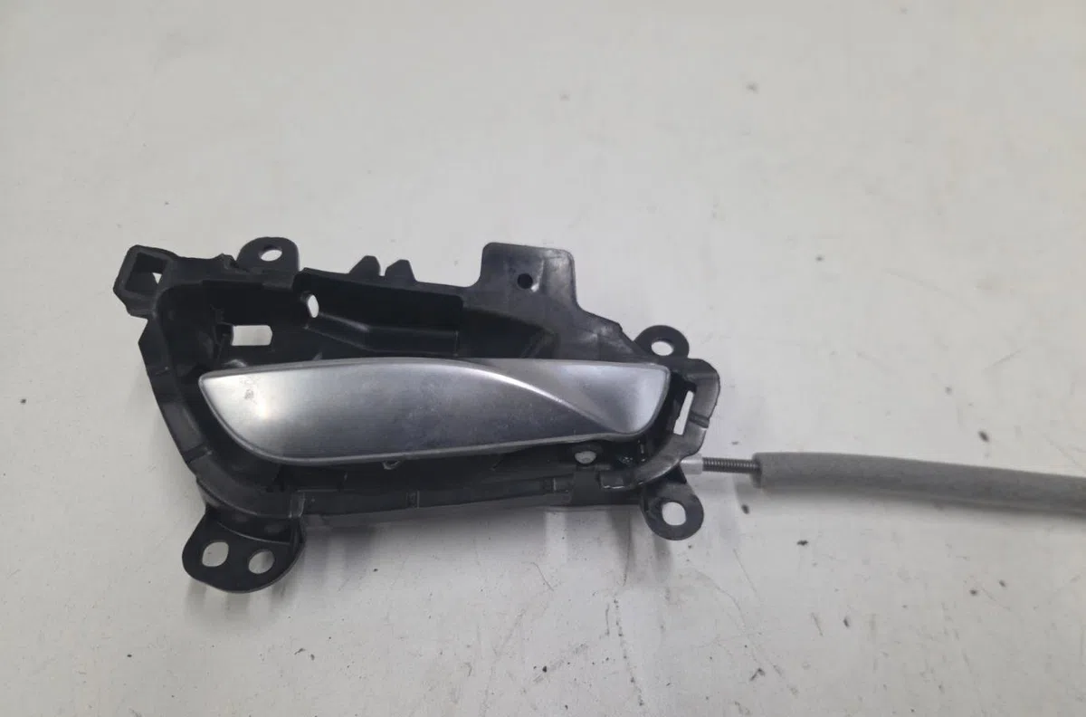 Poignee int porte avd BMW SERIE 1 F20 PHASE 1 occasion