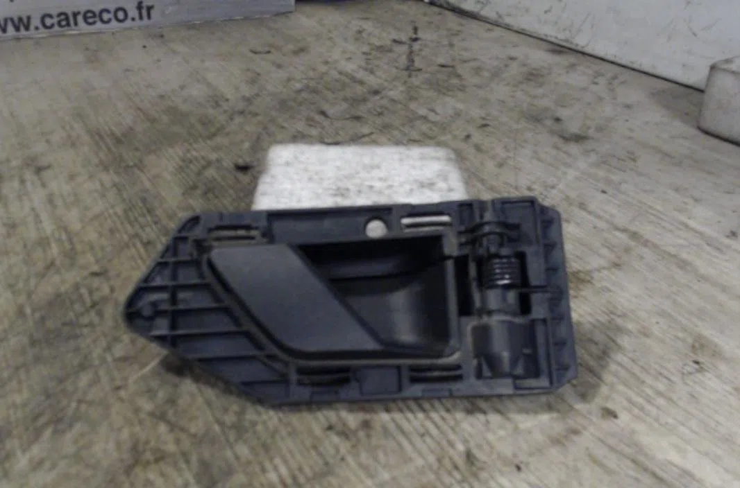 Poignee int porte avd Citroen BERLINGO - BERLINGO FIRST Monospace (MF_, GJK_, GFK_) 2.0 hdi 90 (mfrhy) (1999-2005) occas