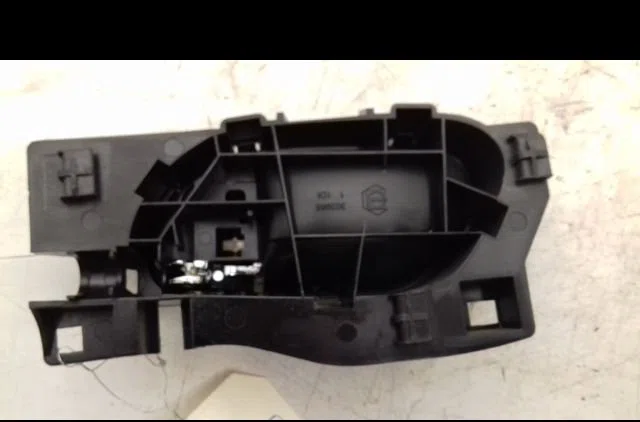 Poignee int porte avd Citroën C4 GRAND PICASSO I (UA_) 2.0 hdi 150 (2009-2013) occasion