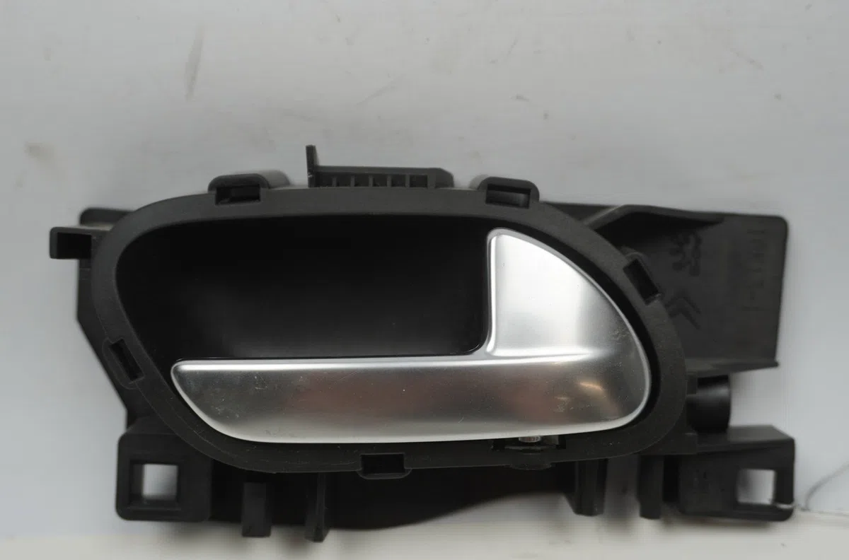Poignee int porte avd Citroen C4 II (NC_) 1.6 hdi 90 (2009) 5 portes occasion