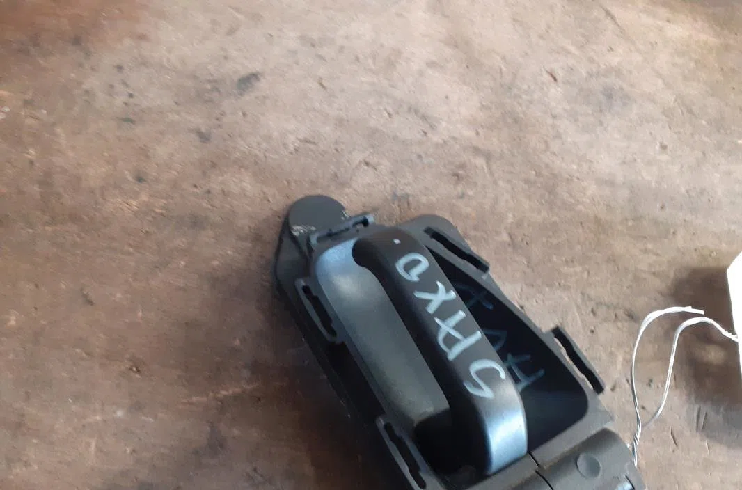 Poignee int porte avd Citroen SAXO (S0, S1) 1.4 vts (1996-2003) occasion