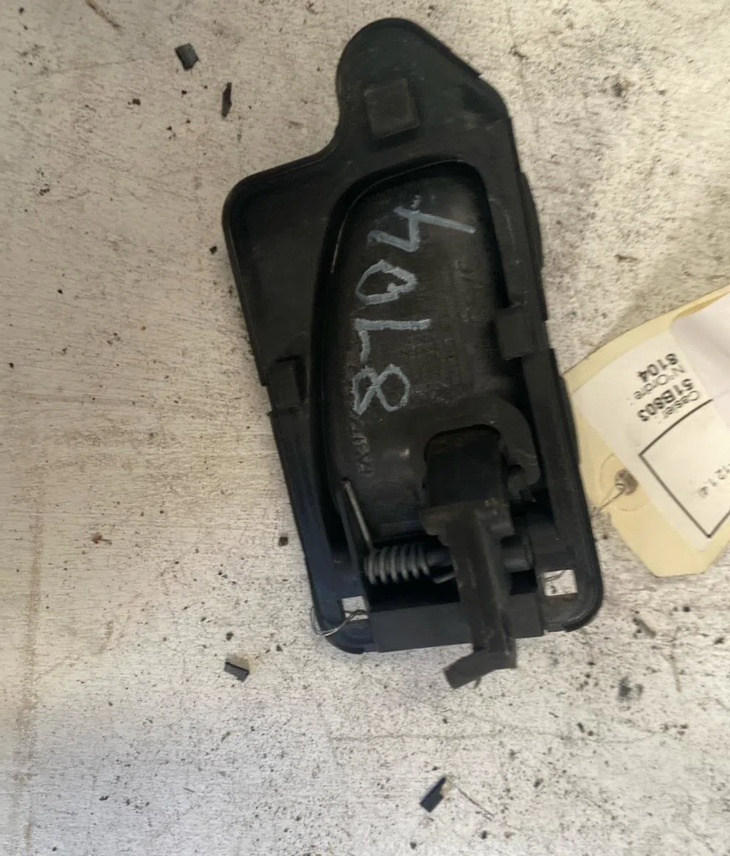 Poignee int porte avd Citroen SAXO (S0, S1) 1.4 vts (1996-2003) occasion