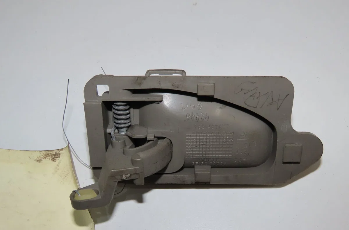 Poignee int porte avd Citroen XSARA PICASSO (N68) 2.0 hdi (1999-2011) 5 portes occasion