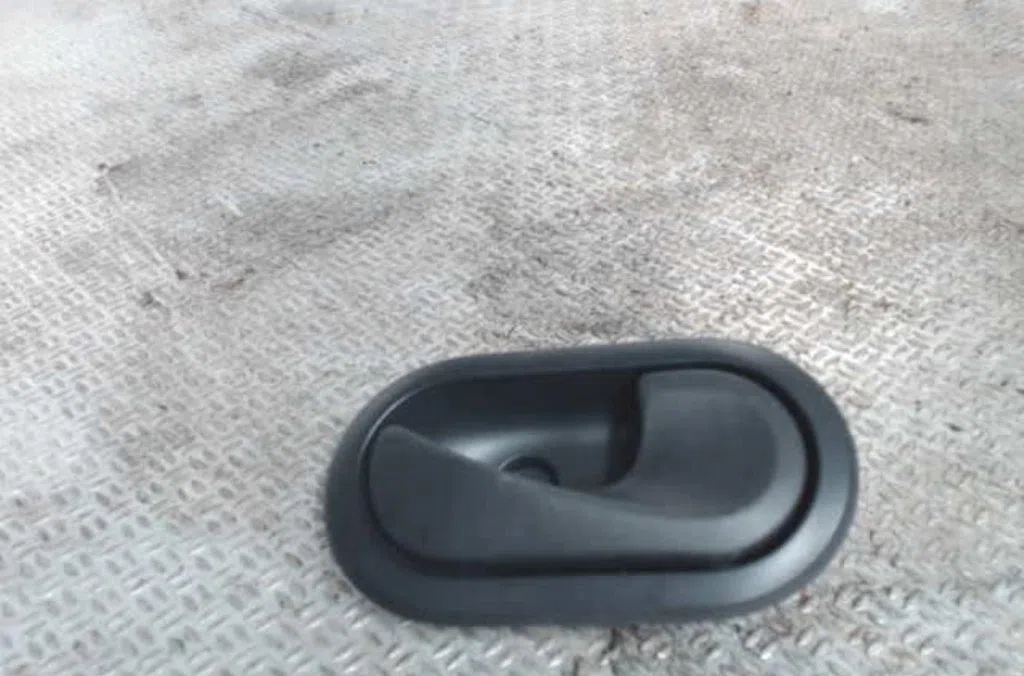 Poignee int porte avd Dacia SANDERO 1.4 mpi lpg (2009) occasion
