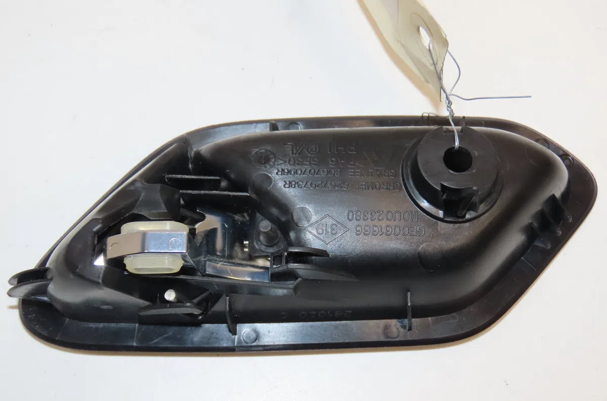 Poignee int porte avd Dacia SANDERO III Liberty 125 i.e. (m73) (2012) occasion