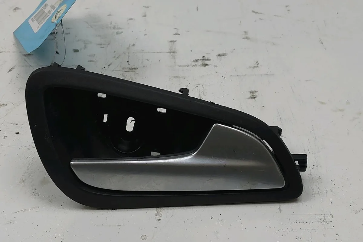 Poignee int porte avd Ford FOCUS III 1.5 tdci (2014-2017) occasion