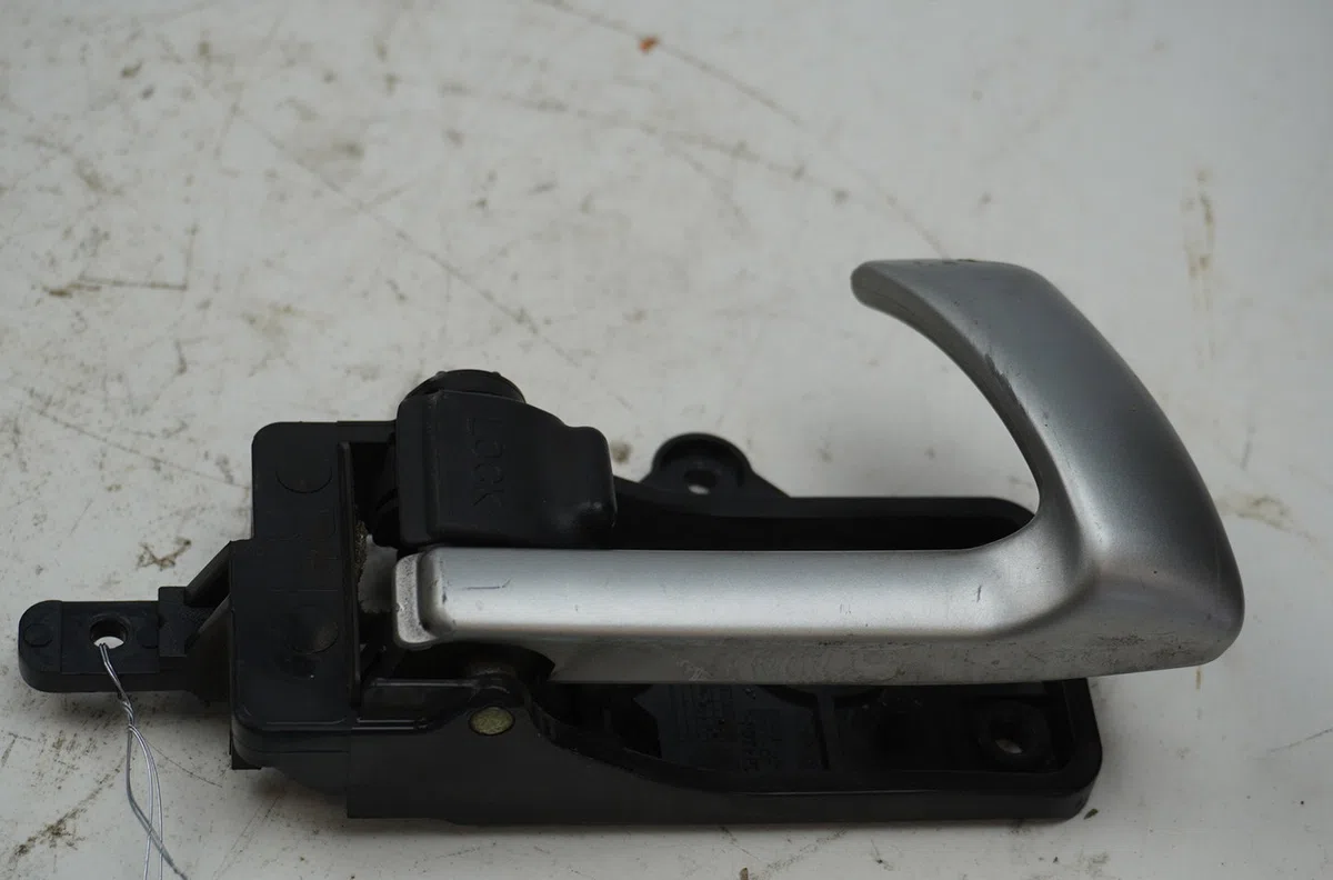 Poignee int porte avd Hyundai SANTA FÉ II (CM) 2.2 crdi 4x4 (2006-2009) occasion