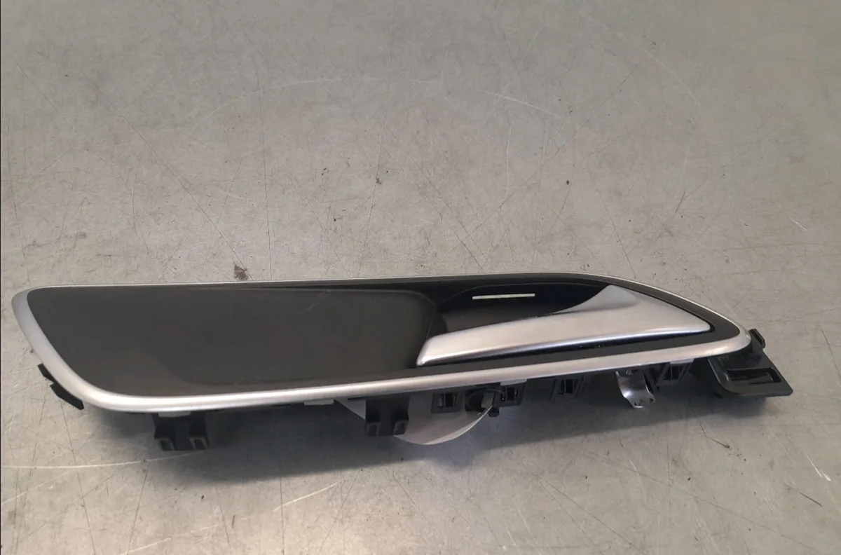 Poignee int porte avd Mercedes-benz CLASSE A (W176) A 160 (176.041) (2015-2018) occasion