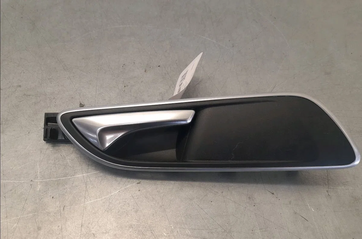 Poignee int porte avd Mercedes-benz CLASSE A (W176) A 160 (176.041) (2015-2018) occasion